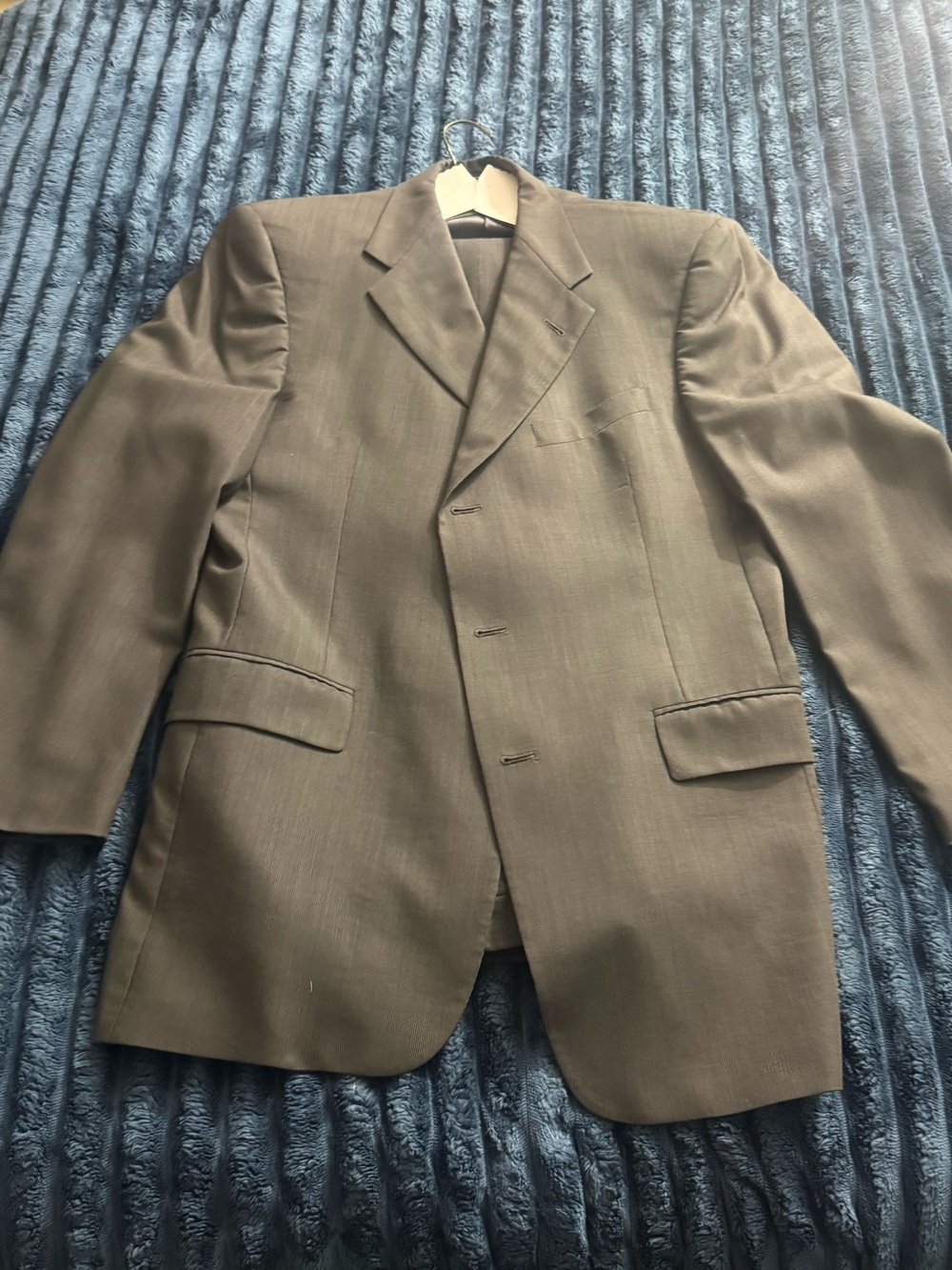 Hart Schaffner Marx Men's Three-Button Suit size 42L charcoal